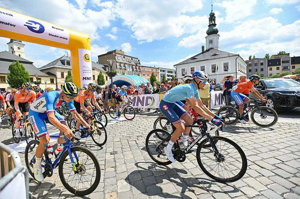 Budoucí cyklistické hvězdy čeká čtyřdenní test v Jeseníkách. Motoristy mohou přibrzdit uzavírky