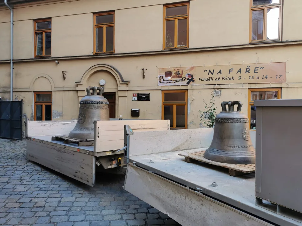 Od masakru na Švédských šancích uplynulo 78 let. Přerov přivítá zvony, na kterých jsou jména dětských obětí
