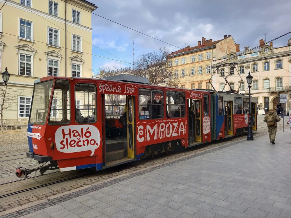 Kyjev se snaží žít, říká šéfka místního Českého centra. Sirény a evakuace jsou ale na denním pořádku