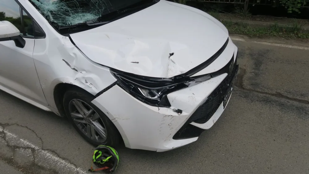 Záchranářský vrtulník letěl do Kopřivné pro školáka. Na kole vjížděl na hlavní silnici a srazil se s autem