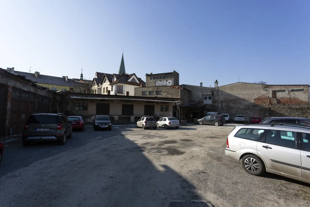 Místo menších bytů kultura či náplavka. Budoucí architekti ukázali možnosti chátrajícího areálu v Litovli
