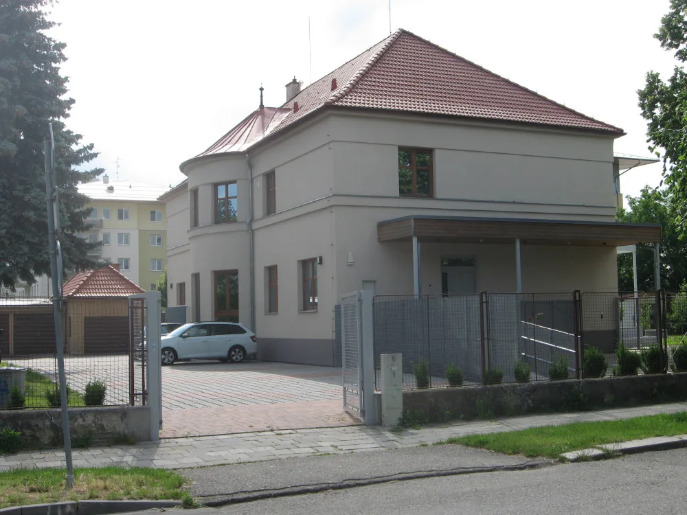 Prostějovská fara u sv. Petra a Pavla byla budována před devadesáti lety. Nyní prošla rozsáhlou opravou