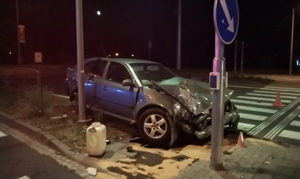 Hasiči nad ránem zasahovali u autonehody na Velkomoravské ulici. Museli řešit převrácený kamion