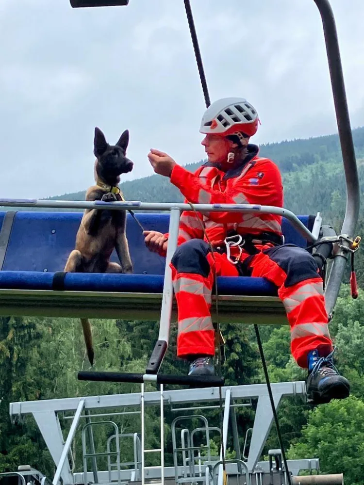 Uvízlý paraglidista a výcvik služebních psů. V Jeseníkách proběhlo mezinárodní cvičení Horské služby
