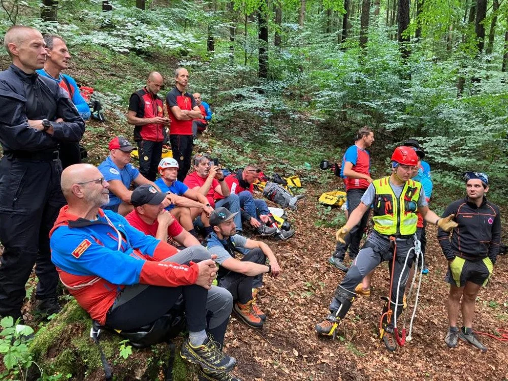 Uvízlý paraglidista a výcvik služebních psů. V Jeseníkách proběhlo mezinárodní cvičení Horské služby