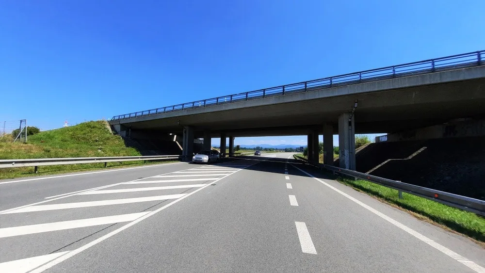 Přibližně čtvrt roku zabere první etapa opravy mostů na dálnici D1 u obcí Bělotín a Kujavy na pomezí Olomouckého a Moravskoslezského kraje.