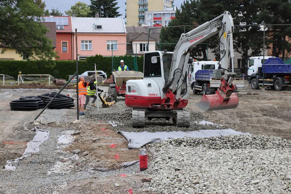 Žákům v Přerově poslouží nová školní hřiště. Modernizací procházejí o prázdninách i učebny