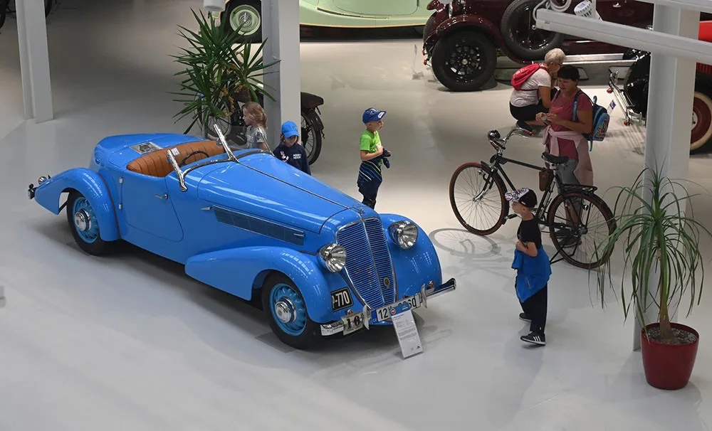 Olomoucké muzeum veteránů má ve sbírce nový kousek. Vozil se v něm Vlasta Burian