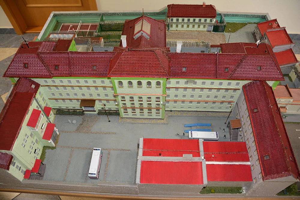 Maketa olomoucké věznice prošla obnovou. Odsouzený doplnil místo pro psa či ostnaté dráty