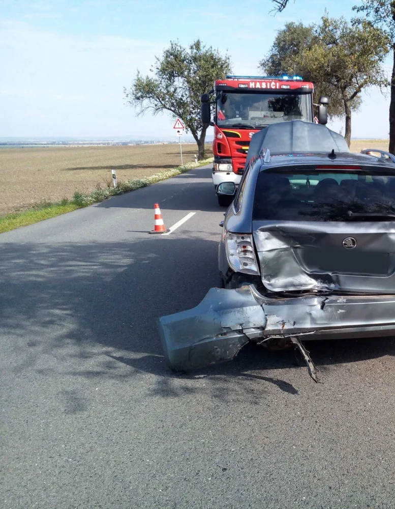 U Němčic nad Hanou se srazila dvě auta. Jsou čtyři zranění, z toho tři děti. Na místo letěl vrtulník