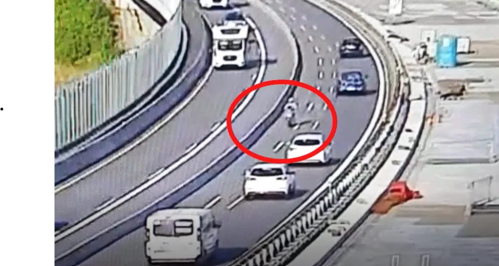 VIDEO: Motorkář jel po dálnici u Nemilan v protisměru a zavadil o jedno z aut. Policie hledá svědky