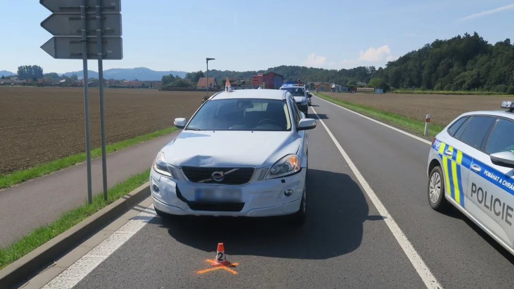 Řidič Volva způsobil v Rapotíně nehodu pěti aut a jedné motorky. Naštěstí to bylo bez zranění