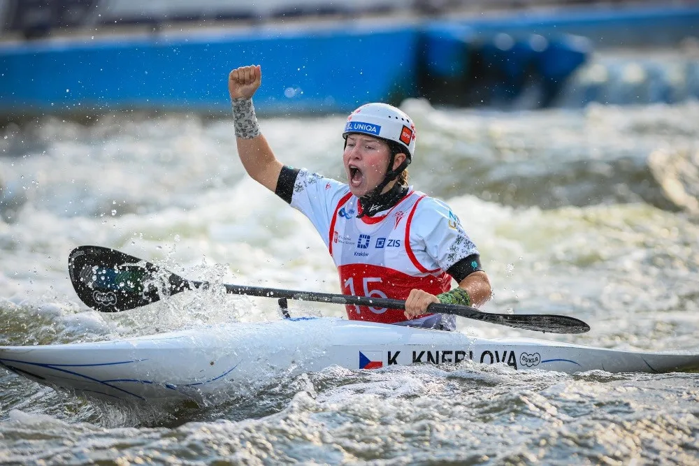 Trojnásobný zlatý triumf. Vodní slalomářka Klára Kneblová zvládla boj s bolestí i světovou konkurencí
