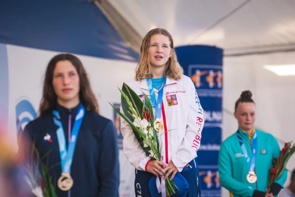 Trojnásobný zlatý triumf. Vodní slalomářka Klára Kneblová zvládla boj s bolestí i světovou konkurencí