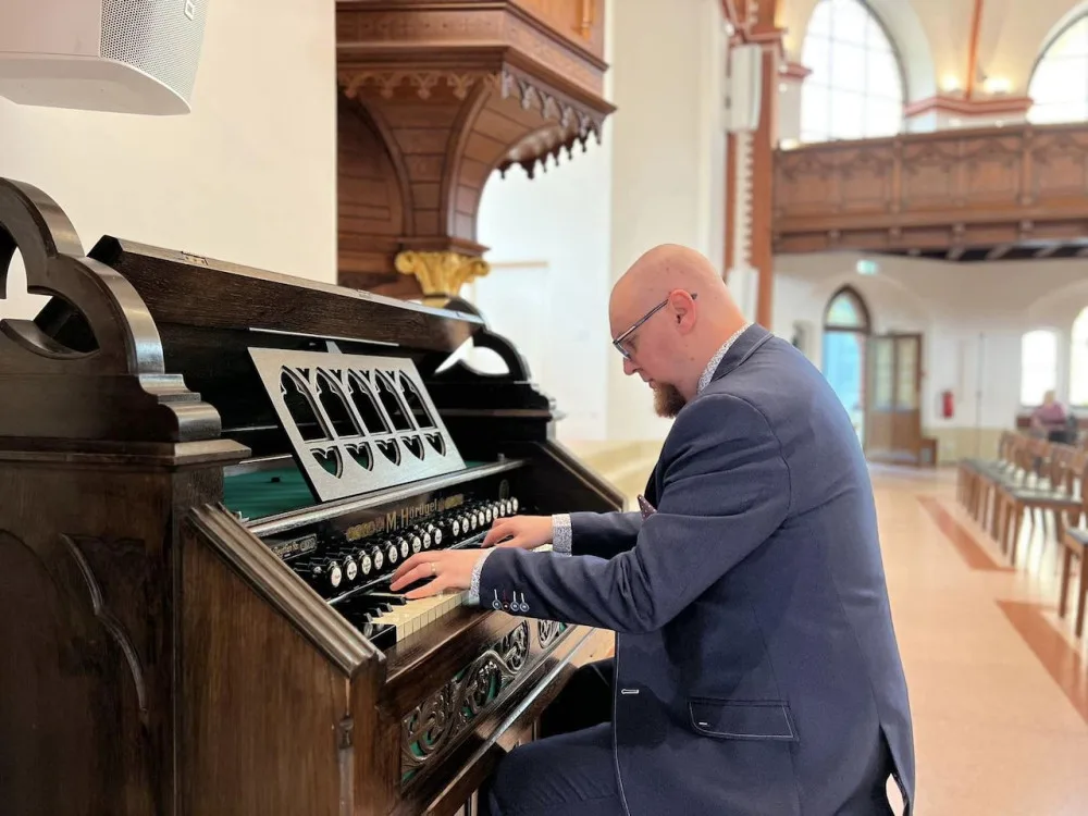 Součástí zrekonstruovaného Červeného kostela v Olomouci je také harmonium