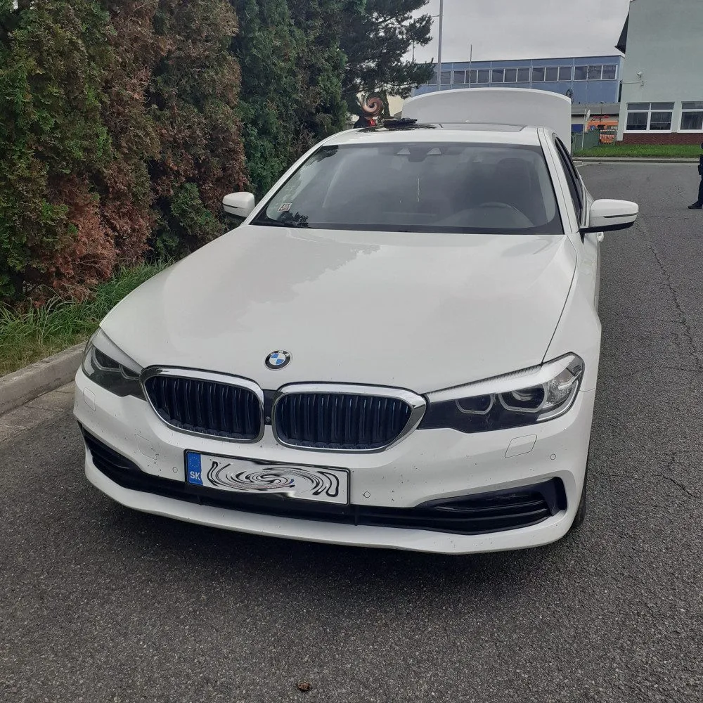 VIDEO: Pašerák drog na dálnici u Olomouce předstíral záchvat. Pak se snažil zničit pervitin a uprchnout