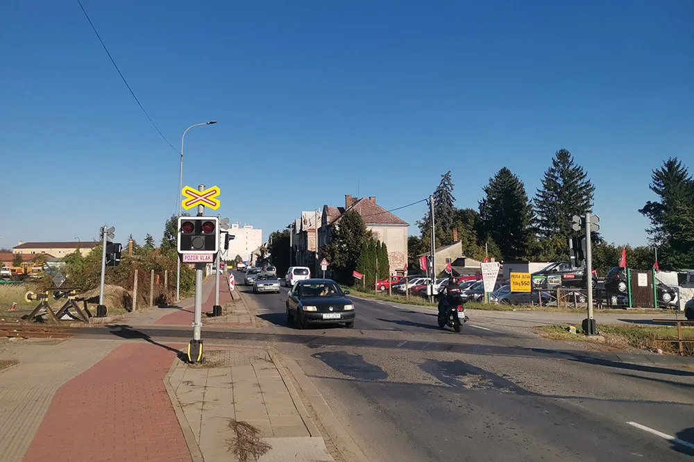 Přejezd na okraji Litovle projde opravou, práce přetnou trasu k dálnici