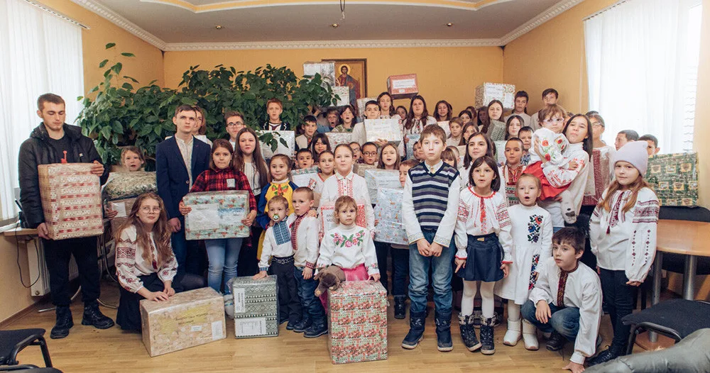 size4-16740576058137-124-deti-na-ukrajine-potesily-darky-z-charitativni-sbirky-predavani-komplikovaly-i-vypadky-elektriny