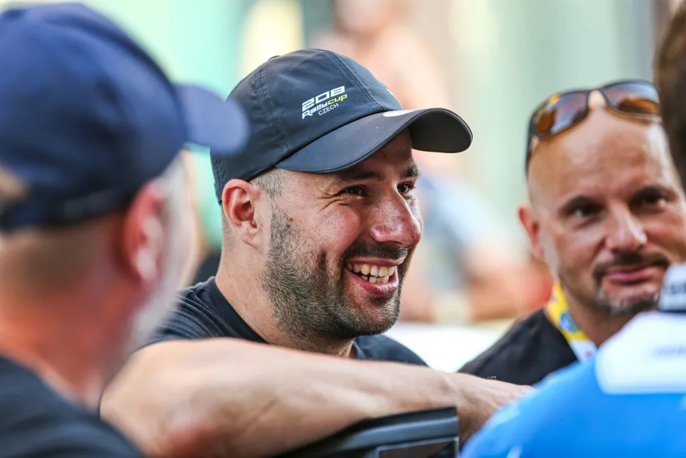 Jeden ujetý kilometr nás vyjde na tisíc korun. Je potřeba někdy zvolnit a jet hlavou, říká závodník David Štefan