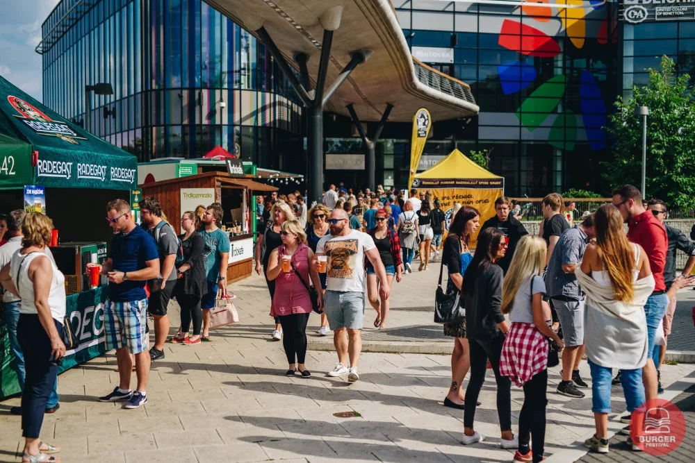 O víkendu před Šantovkou proběhne oblíbený Burger Street Festival. Těšte se na šťavnaté burgery!