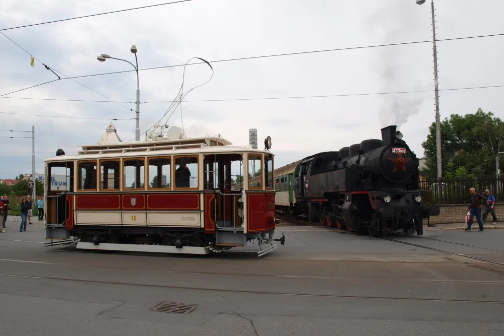Do Olomouce se po 24 letech vrací historická tramvaj číslo 16. Stála v depozitáři Technického muzea v Brně