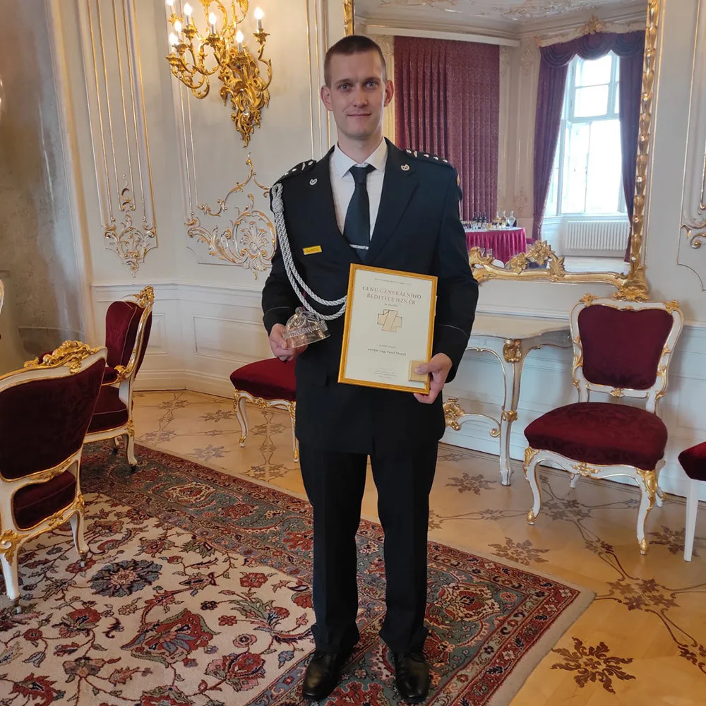 Vždy připraven k zásahu. Hasič ze Zábřehu dostal cenu na Pražském hradě, v létě pomáhal u nehod na dráze