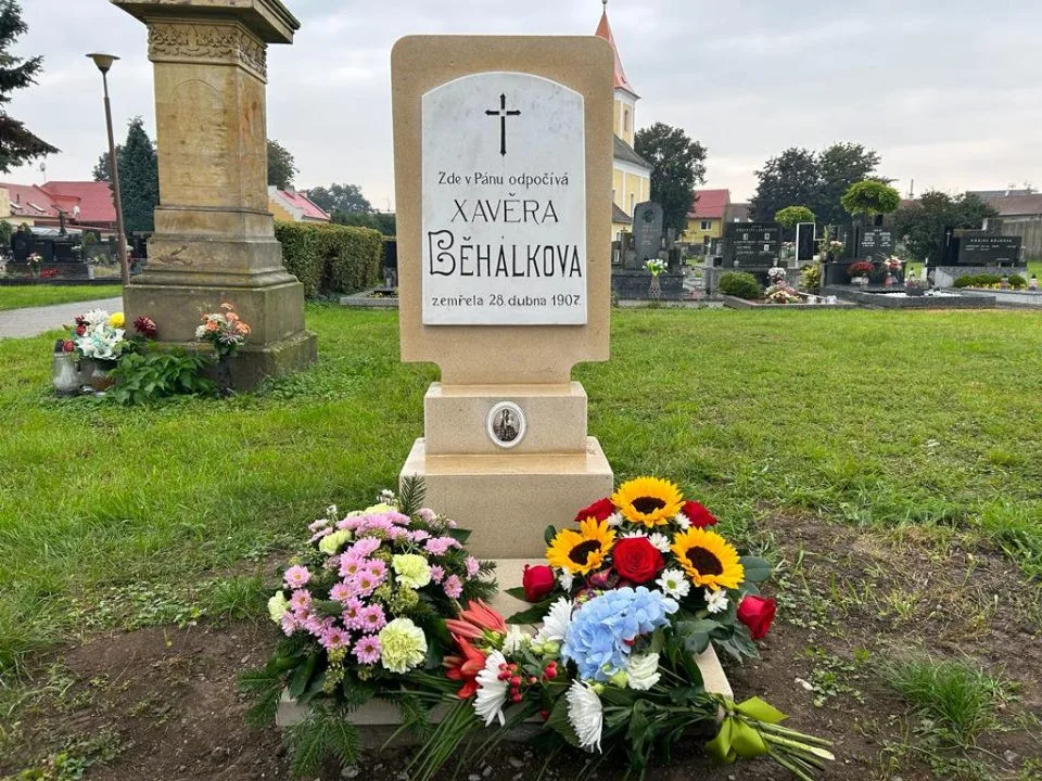 Pomník F. X. Běhálkové