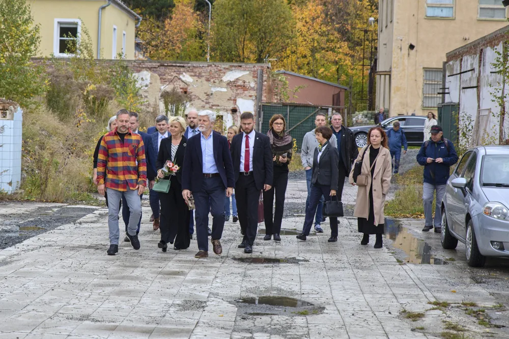 Prezident Pavel zavítal do továrny na flanelové košile. Náš nejlepší influencer, děkovali majitelé
