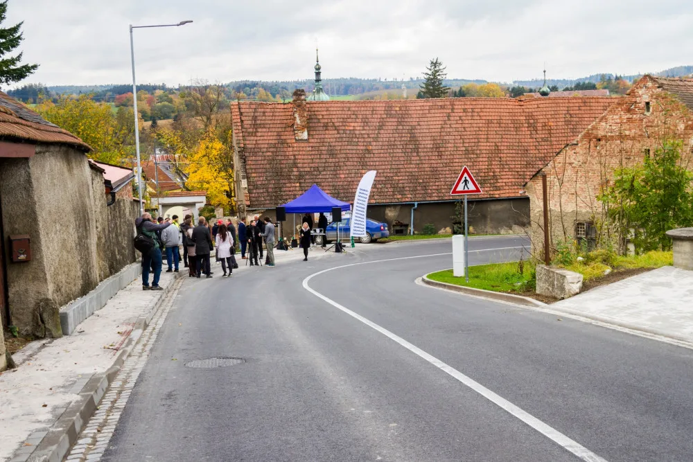 Konice se dočkala. Stavbaři dokončili opravy frekventované výpadovky na Prostějov, přibyli i chodníky