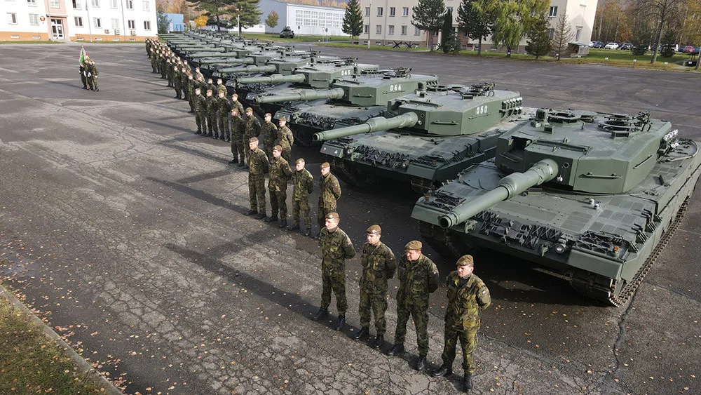 V kasárnách 73. tankového praporu Přáslavice už mají všech 14 tanků Leopard darovaných Německem