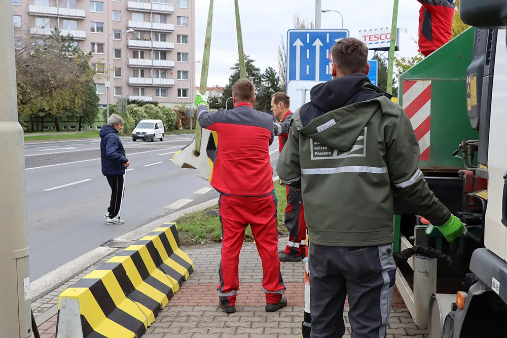Konec riskantního přecházení přes rušný tah v Přerově? S křižovatkou musí město počkat na investora