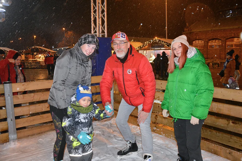 Trhy mají v zahraničí každým rokem větší ohlas, říká primátor Mirek Žbánek. Návštěvám z ciziny ukazuje vánočně vyzdobené a nasvícené centrum města, s rodinou ale nejraději vyrazí na kluziště u tržnice. Podle něj tu panuje neopakovatelná atmosféra a skvělá