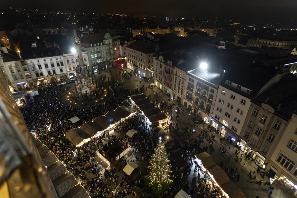 Olomoucké vánoční trhy patří k těm nejlepším, říkají zahraniční novináři i návštěvníci
