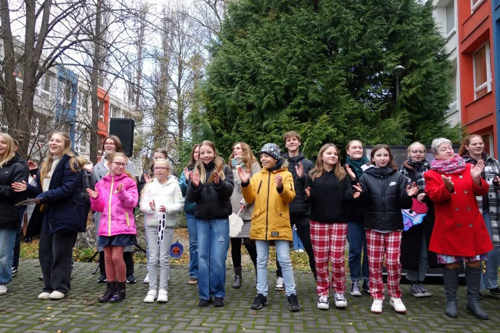 VIDEO: Studenti olomouckého gymnázia nazpívali nový klip. Píseň je spojená se sbírkou pro nemocné