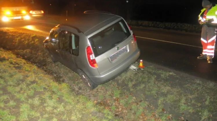 Opilý senior jel ke kadeřníkovi do Smržic. S autem skončil ve sloupku