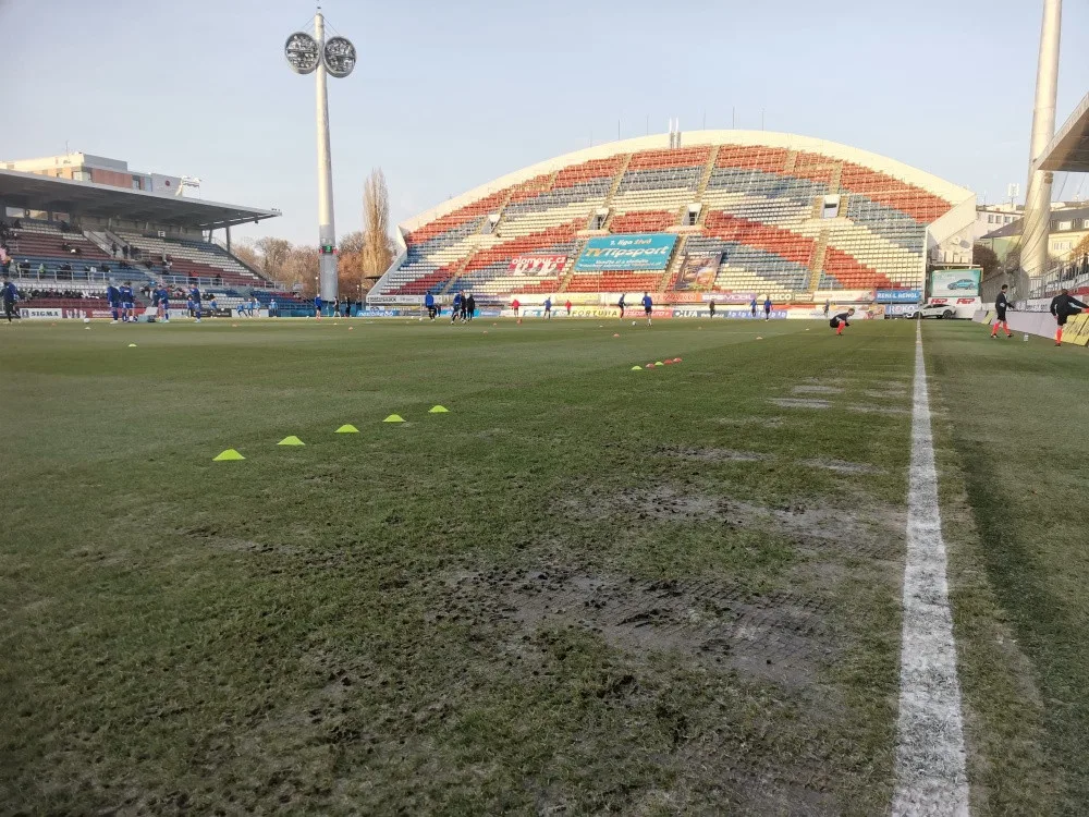 Hřiště Sigmy před posledním zápasem podzimu v polovině prosince