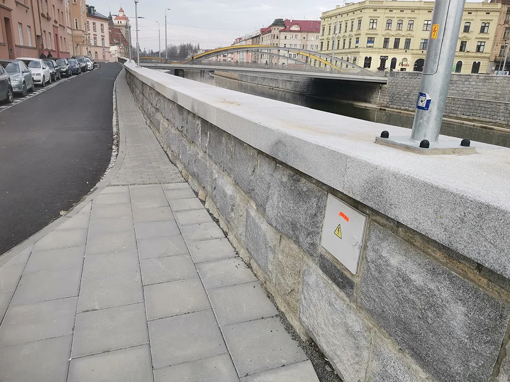 Slabá elektřina na olomoucké náplavce? Soustavu prověřil vyšší odběr při vánočních trzích