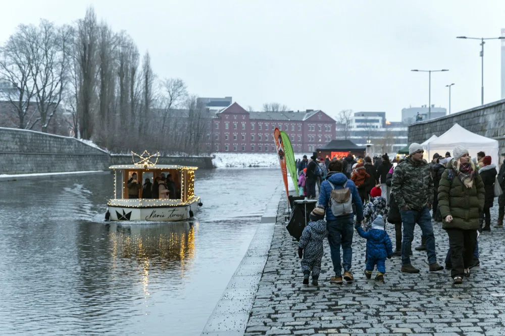Slabá elektřina na olomoucké náplavce? Soustavu prověřil vyšší odběr při vánočních trzích