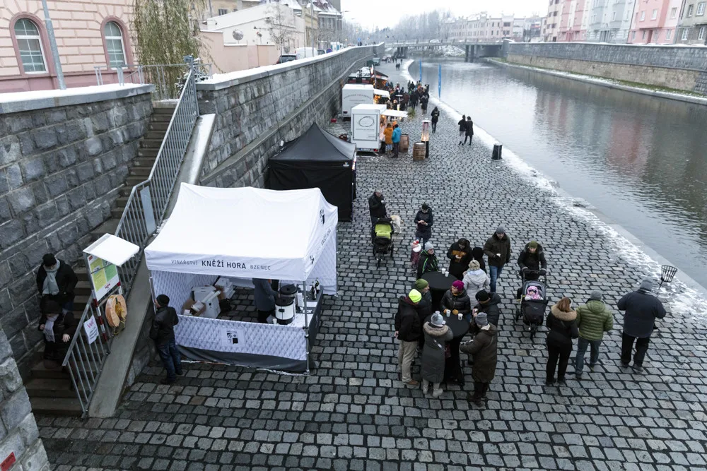 Slabá elektřina na olomoucké náplavce? Soustavu prověřil vyšší odběr při vánočních trzích