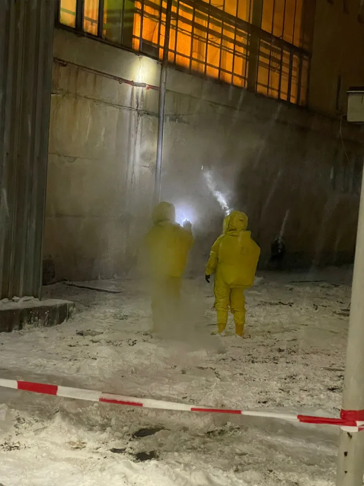 Na Jesenicku uniklo z cisterny tisíc litrů kyseliny, chemikálie se dostala i do řeky
