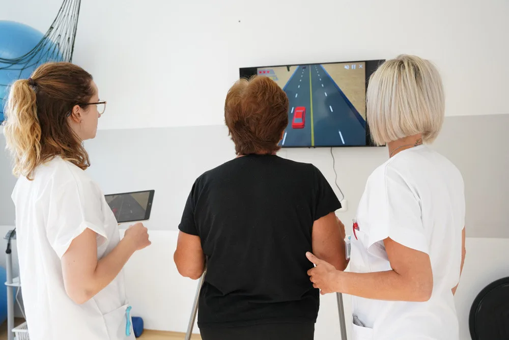 Rehabilitace s videohrami. Pacienti v šumperské nemocnici zlepšují stabilitu a pohyb na speciální plošině