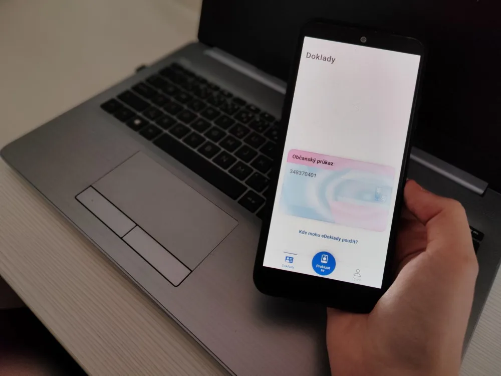 Nová éra průkazů přichází. Lidé se mohou prokazovat občankou v mobilu