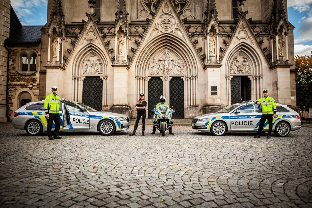 Adrenalin za volantem? Pro policistu pomocník, pro závodníka ohrožení, říká Olga Lounová