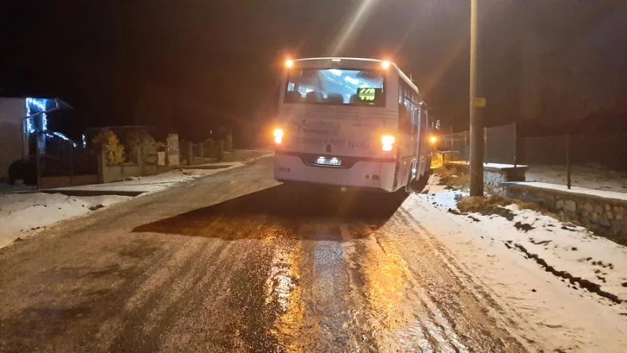 Havarovaný autobus v Ludmírově, ve voze byl pouze řidič, vyvázl bez zranění