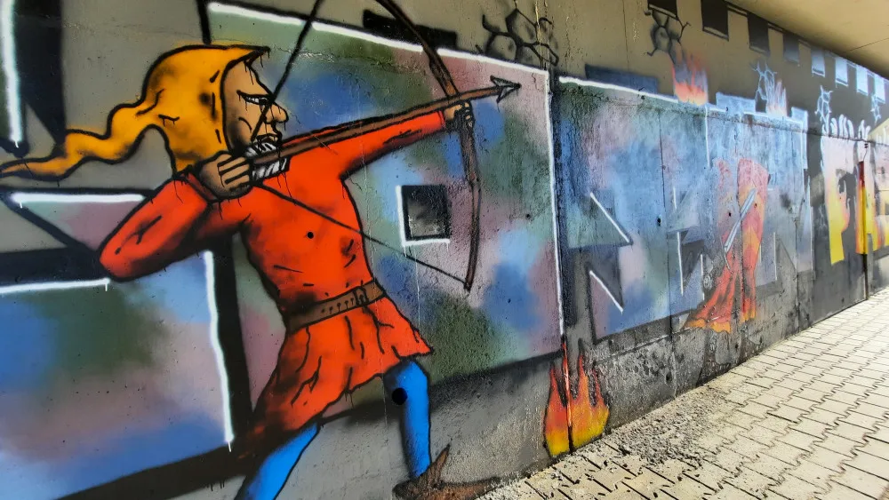 Most na průtahu Olomoucí ozdobily středověké kresby. Silničáři spolupracují s mladými umělci