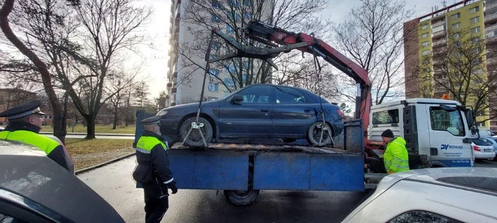 Prostějov nechal odtáhnout dalších osm aut s propadlou STK. Po vypršení lhůty půjdou do dražby
