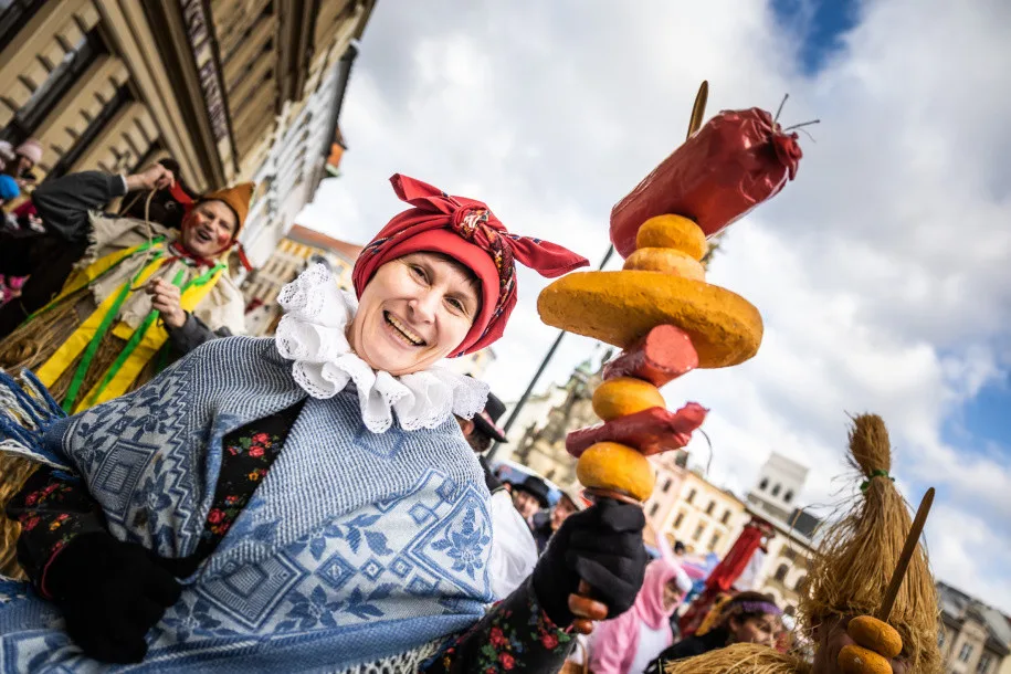 TIP NA VÍKEND: Olomouc v sobotu ožije masopustem. Město zaplaví rej masek, folklor a jarmark plný specialit