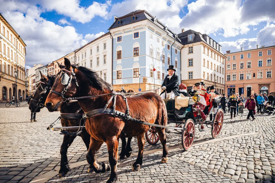 TIP NA VÍKEND: Olomouc v sobotu ožije masopustem. Město zaplaví rej masek, folklor a jarmark plný specialit