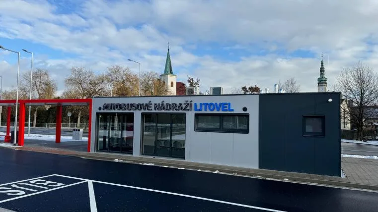 Litovelští se dočkali. Nové autobusové nádraží zahajuje provoz