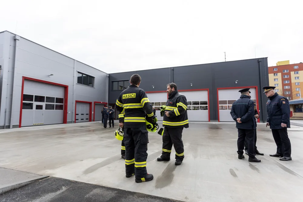Nová budova i předávání cisteren dobrákům. Hasiči z kraje získali lepší zázemí a techniku
